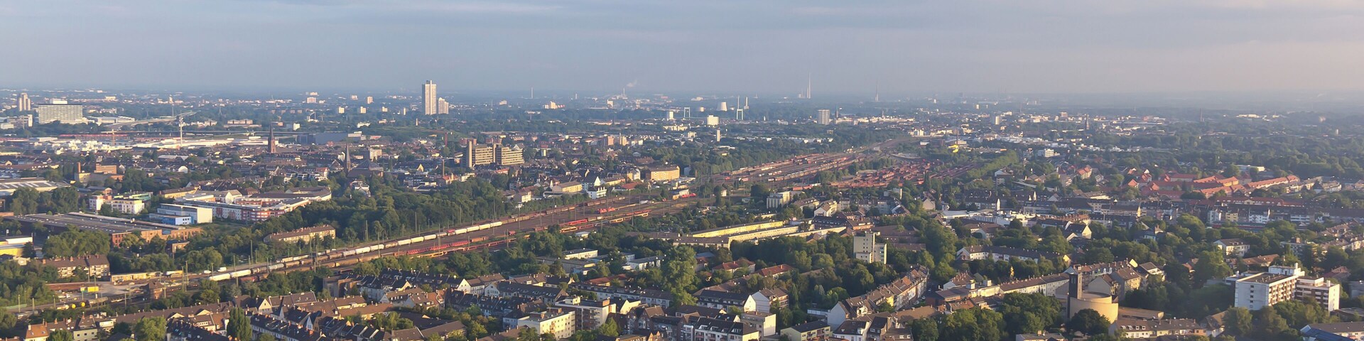Ballonfahrt über Köln - Blick Richtung Vingst und Höhenberg, Rangierbahnhof Köln-Kalk Nord