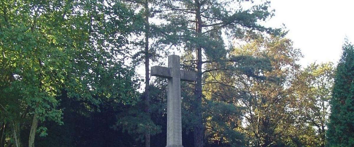 Mülheimer Friedhof, Hochkreuz