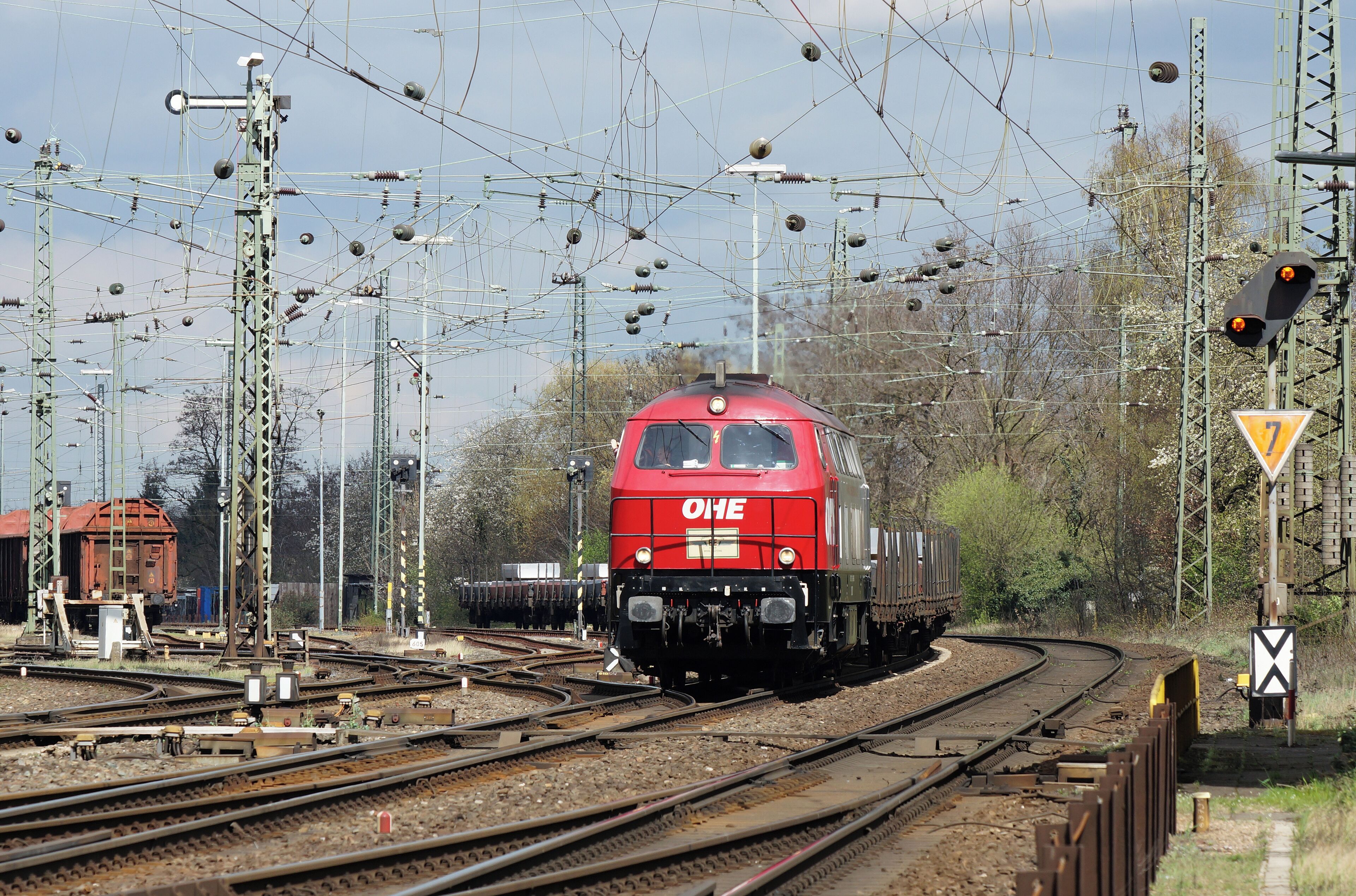216 123-0 (OHE 200087) in the near of marshalling yard Köln-Kalk Nord