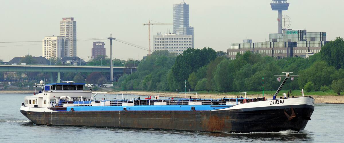 Tank barge Dubai in Cologne.