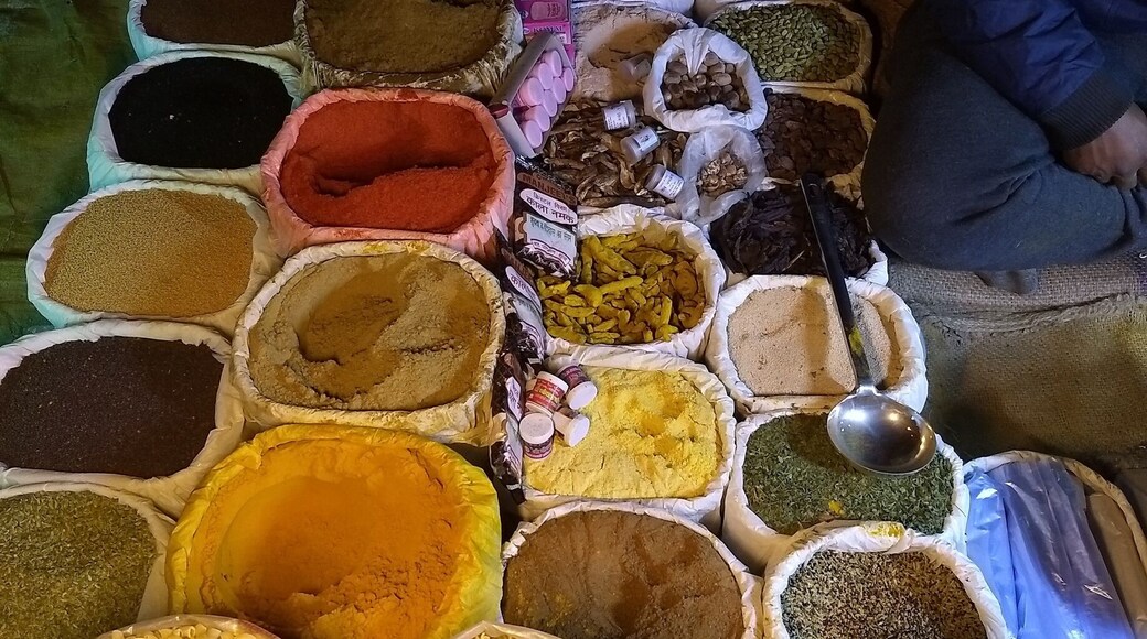 Spices! Stuff that makes Indian curries. A must in every kitchen! A multitude of flavours, that make your taste buds party, like no tomorrow!
www.thecubicletraveller.com