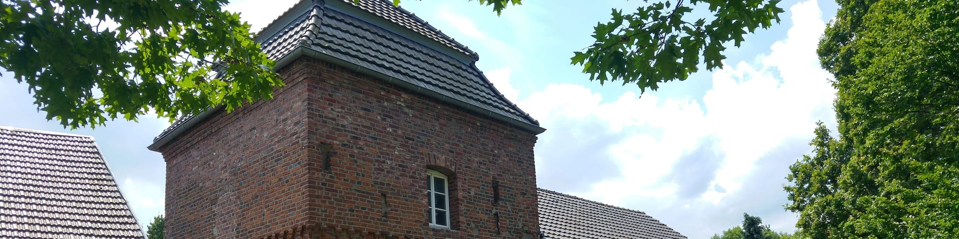 Baudenkmäler in Lohausen (Düsseldorf): Leuchtenberger Hof, Nordostseite