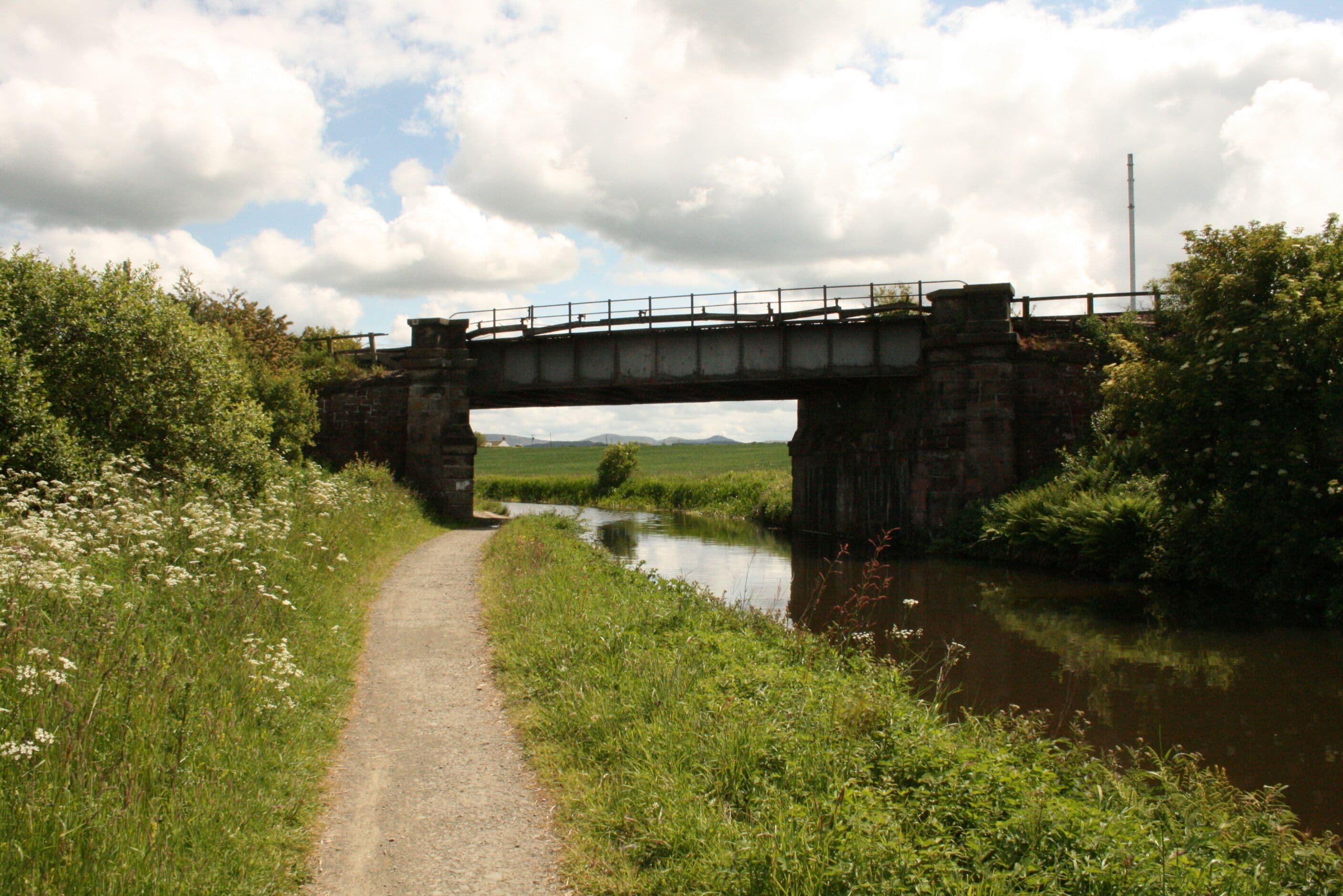 Rail bridge over Union canal.
