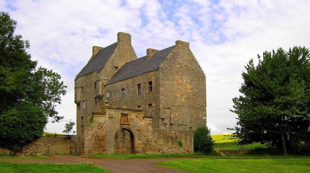 Midhope castle, general view.