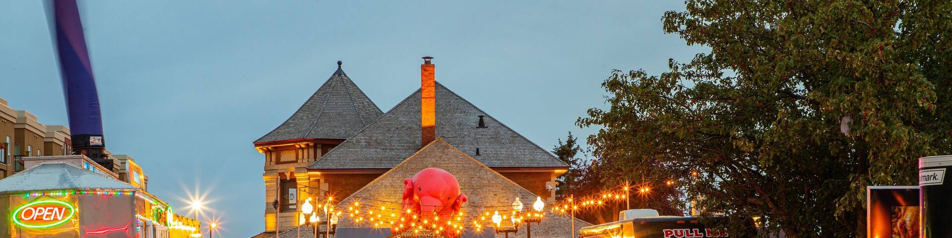 Whyte ave featuring markets, outdoor eating and night scenes