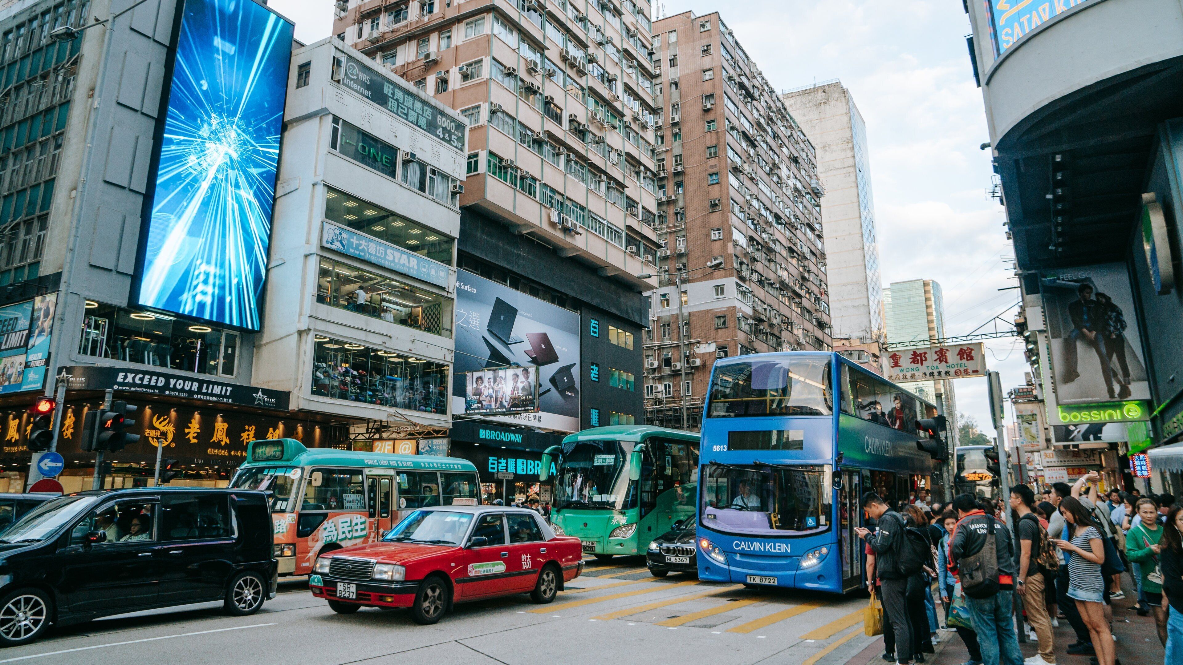 Mong Kok showing street scenes and a city