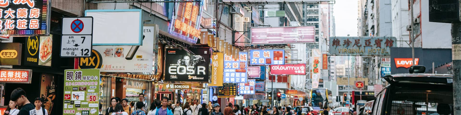 Mong Kok showing signage, street scenes and a city