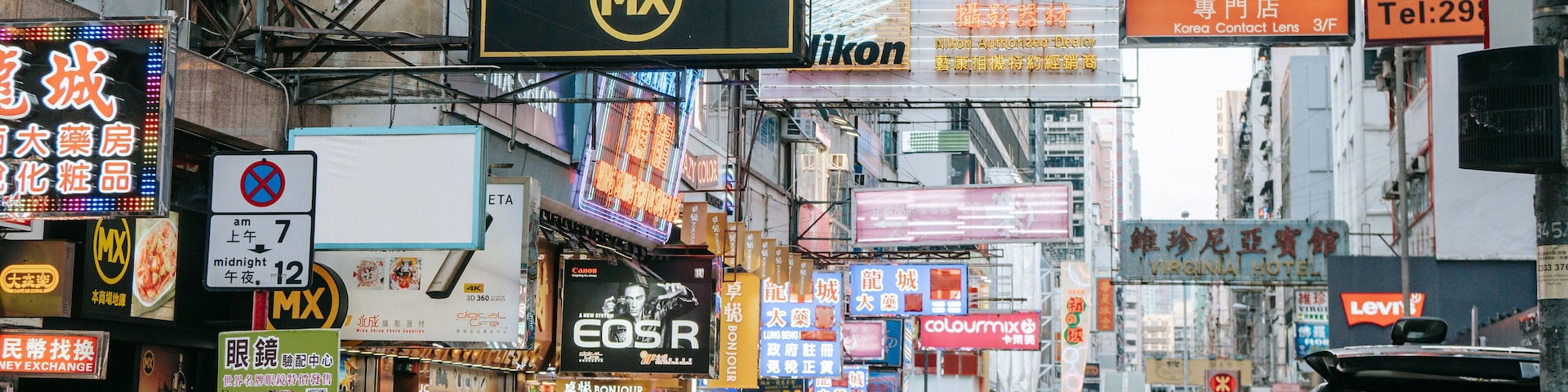 Mong Kok showing signage, street scenes and a city