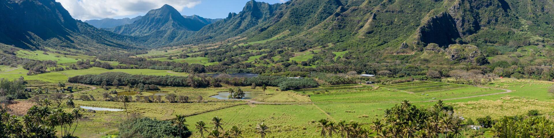 Wide panorama of the Kualoa or Ka'a'awa valley near Kaneohe on Oahu used in jurassic films
