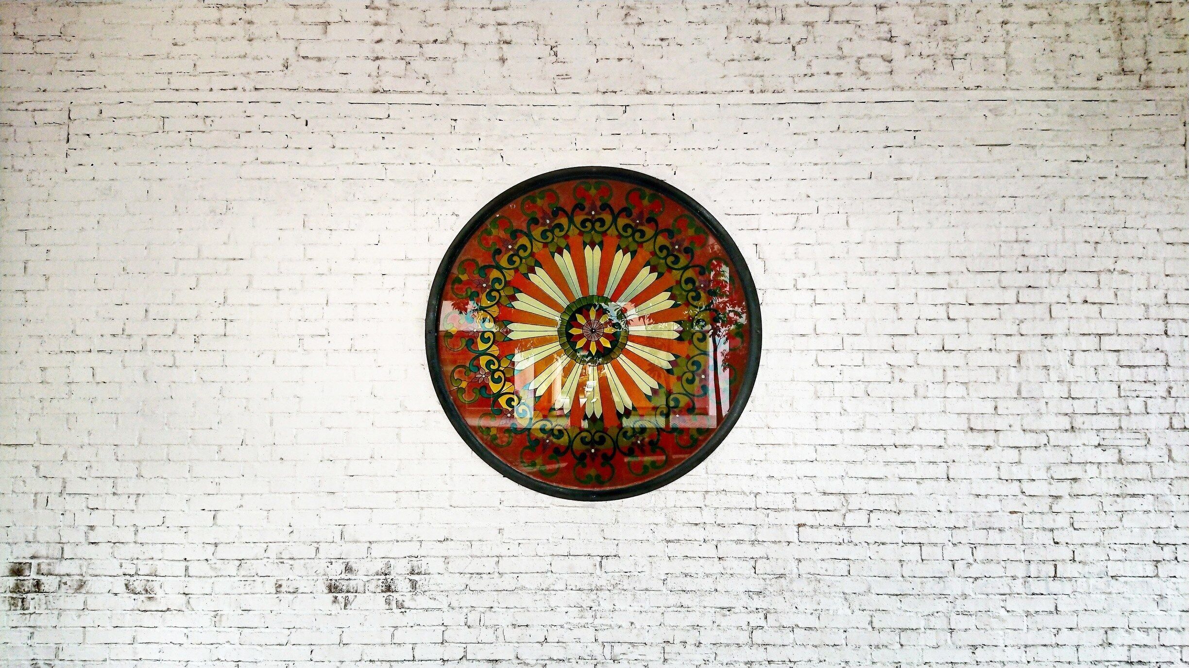 Taken at the Heritage Suites in Mines, Serdang, Selangor. This place features a number of picturesque sceneries as it is located next to a decommissioned mining pool. The circle and the white brick background provided a good opportunity for an art inspired shot. 