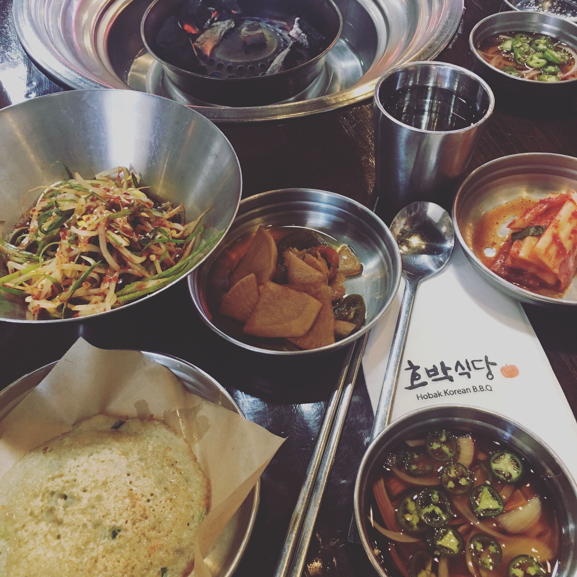 K O R E A N food, I profess my love for thee, the finest cuisine on earth. Vegetarian all day without getting bored!! 🍴