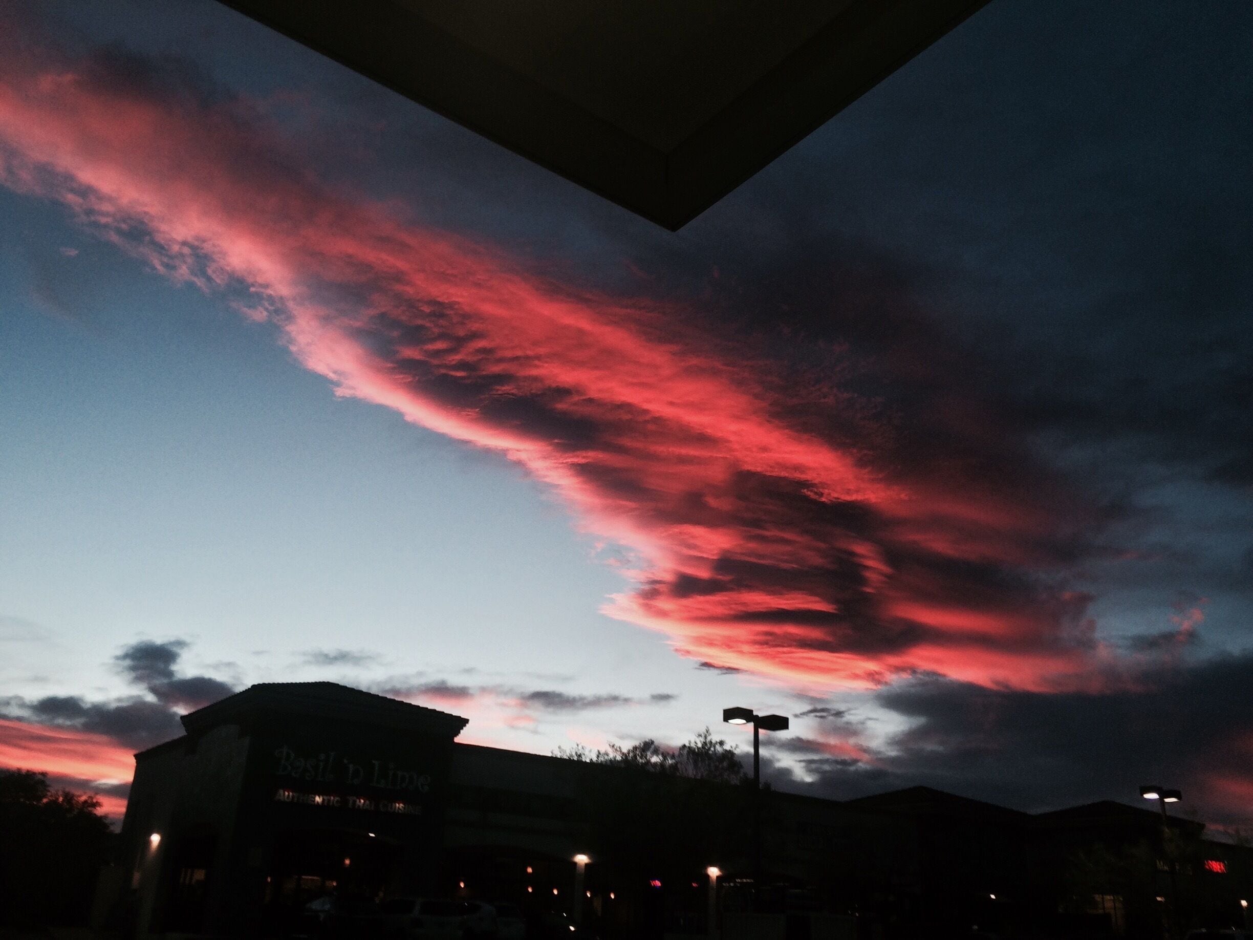 Vegas sky above 7-eleven