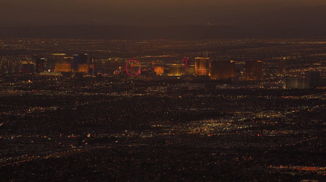 For an amazing view over Las Vegas, Frenchman's Mountain is a fantastic experience. The path up the mountain is located just off East Lake Mead Boulevard (the 147). It's possible to park at the start of the trail head. It takes about 2 hours to reach the true summit to get this view. It's quite steep so good footwear is recommended.
#colorful