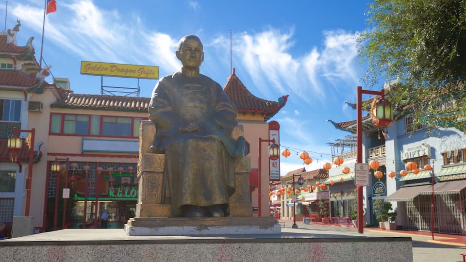 Chinatown caracterizando uma estátua ou escultura