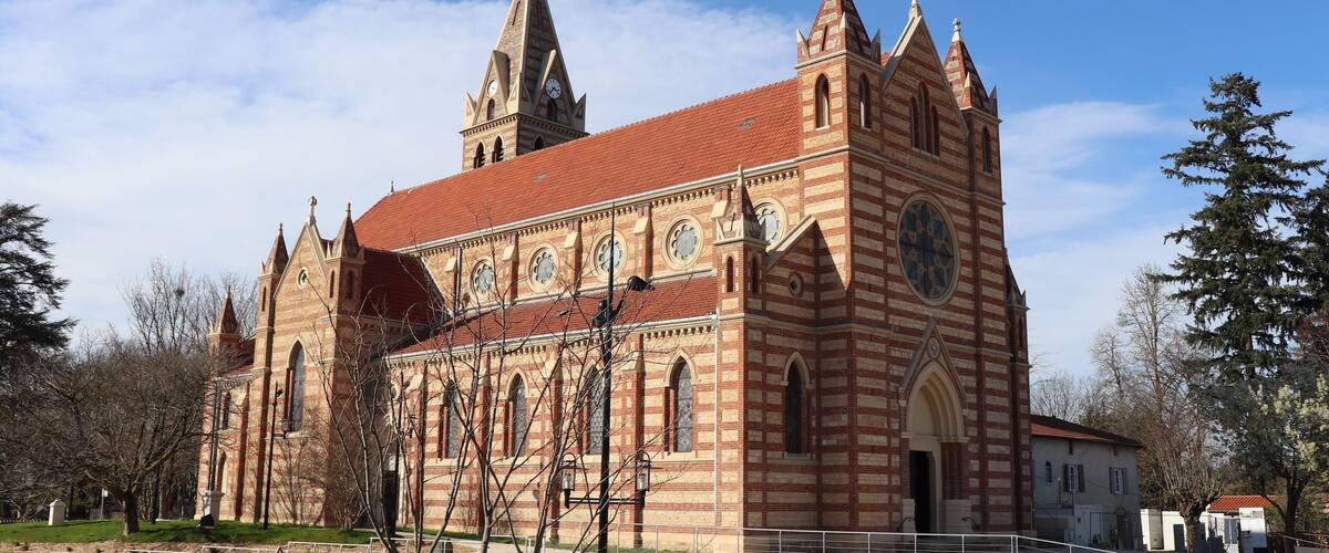 Eglise catholique Saint Barthélémy à Genas construite en 1876 - ville de Genas - Département du Rhône - France - Vue de l'extérieur