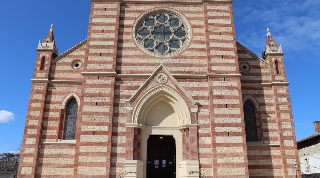 Eglise catholique Saint Barthélémy à Genas construite en 1876 - ville de Genas - Département du Rhône - France - Vue extérieure