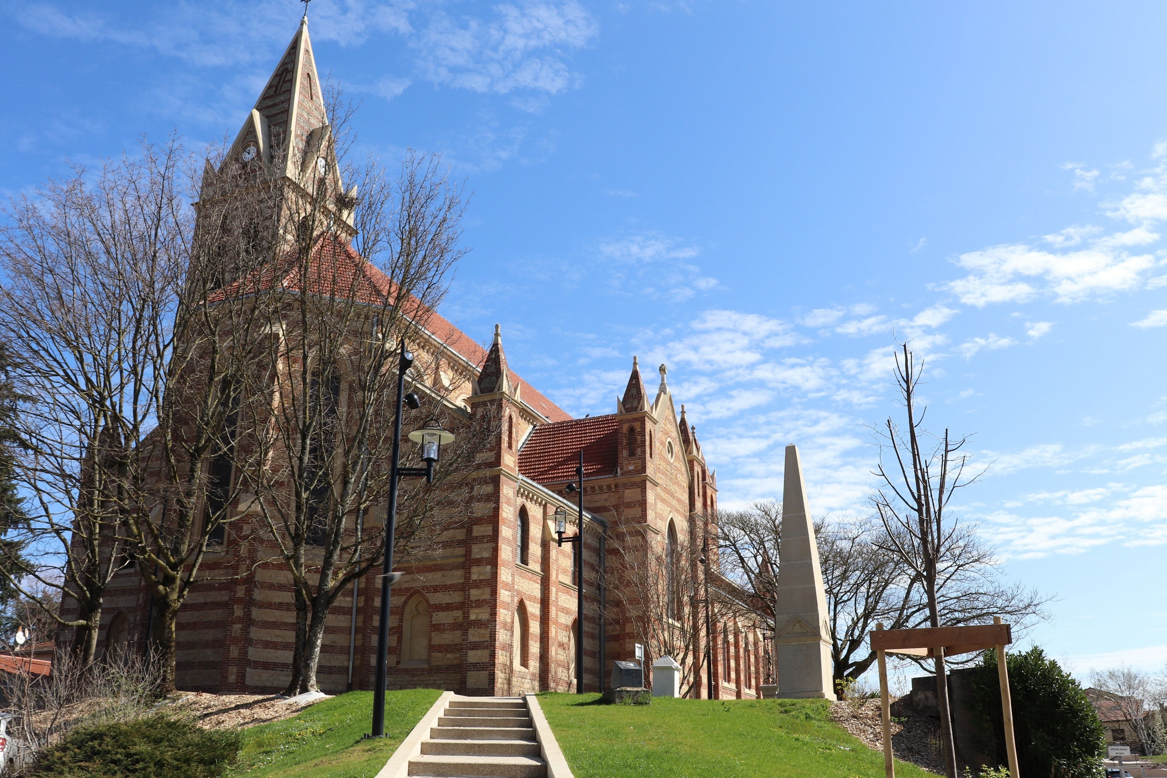 Eglise catholique Saint Barthélémy à Genas construite en 1876 - ville de Genas - Département du Rhône - France - Vue extérieure