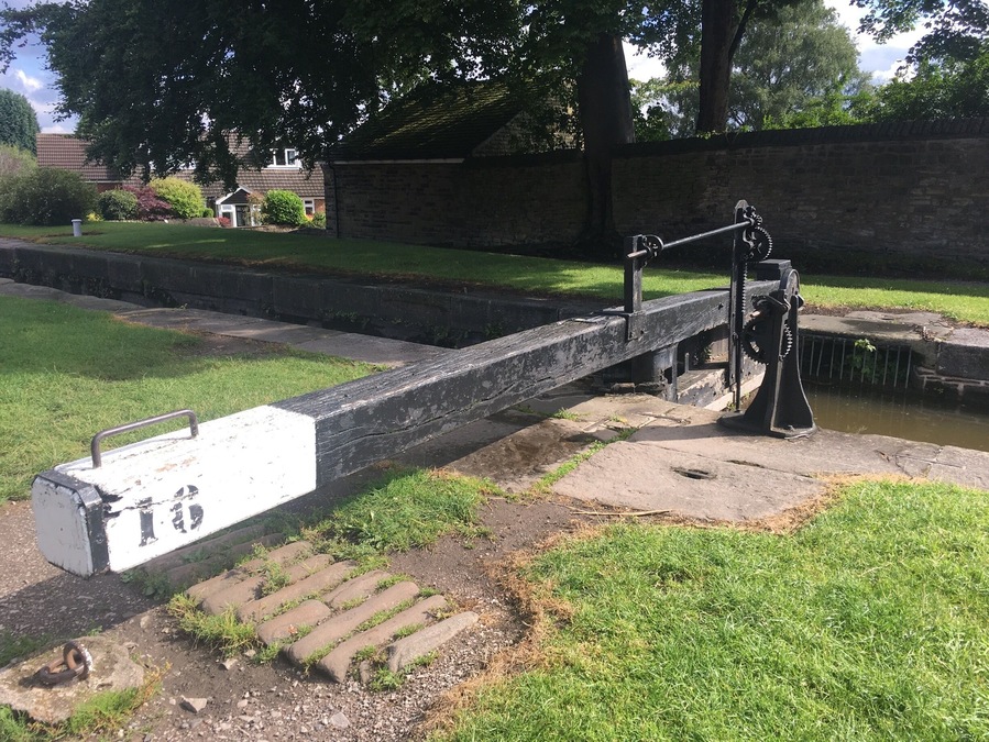 A flight of 16 locks from Marple Aqueduct to the top of Marple where the canal branches.
I was delighted to see this one today as I'd run up from the bottom and this was the first time I've made them all in one go!