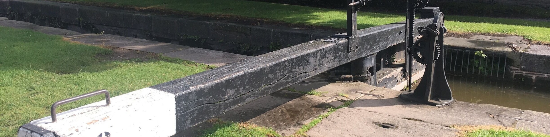 A flight of 16 locks from Marple Aqueduct to the top of Marple where the canal branches.
I was delighted to see this one today as I'd run up from the bottom and this was the first time I've made them all in one go!