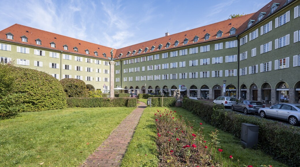 Inner courtyard with park and green residential buildings, Borstei, heritage-protected residential estate, Moosach district, Munich, Bavaria, Germany
