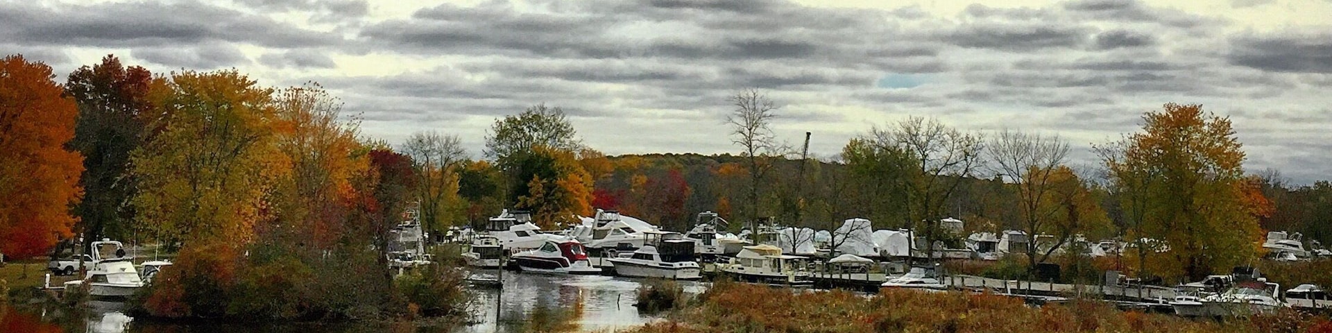 Enjoying a #weekend out in #Connecticut #Marina #River #Autumn