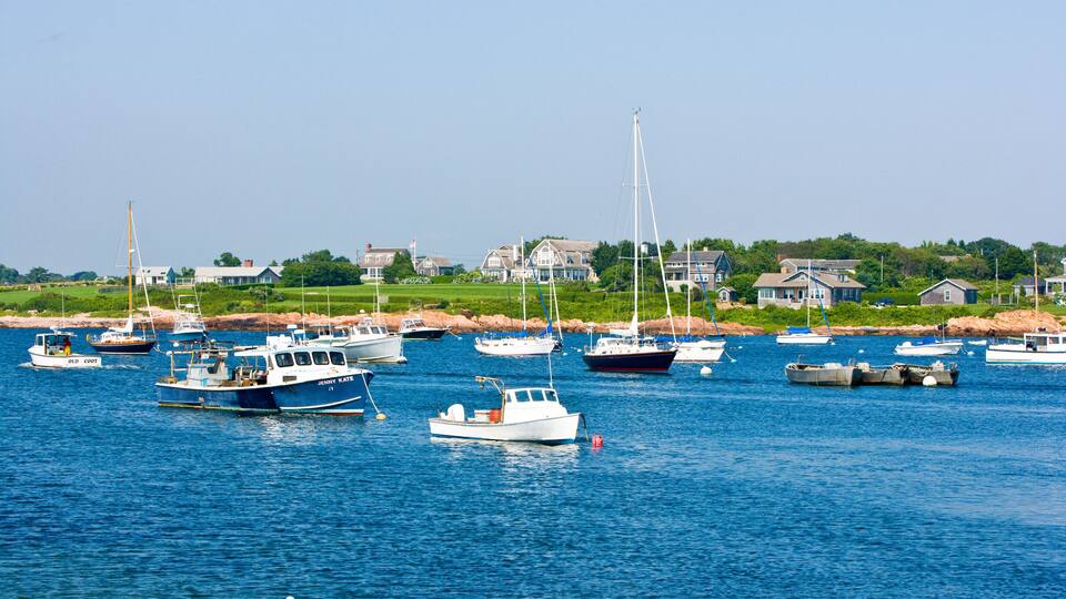 BP385F Scenes of boats in the ocean from Little Compton.