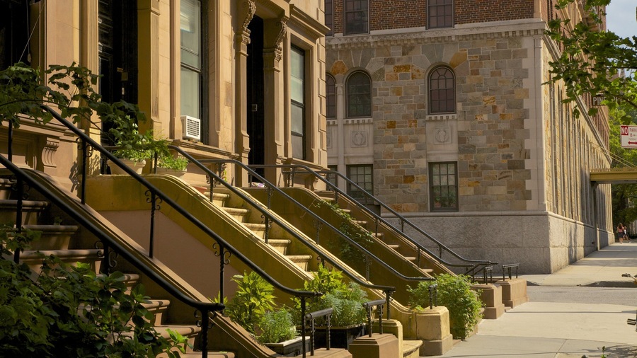 Brooklyn Heights which includes a house and street scenes