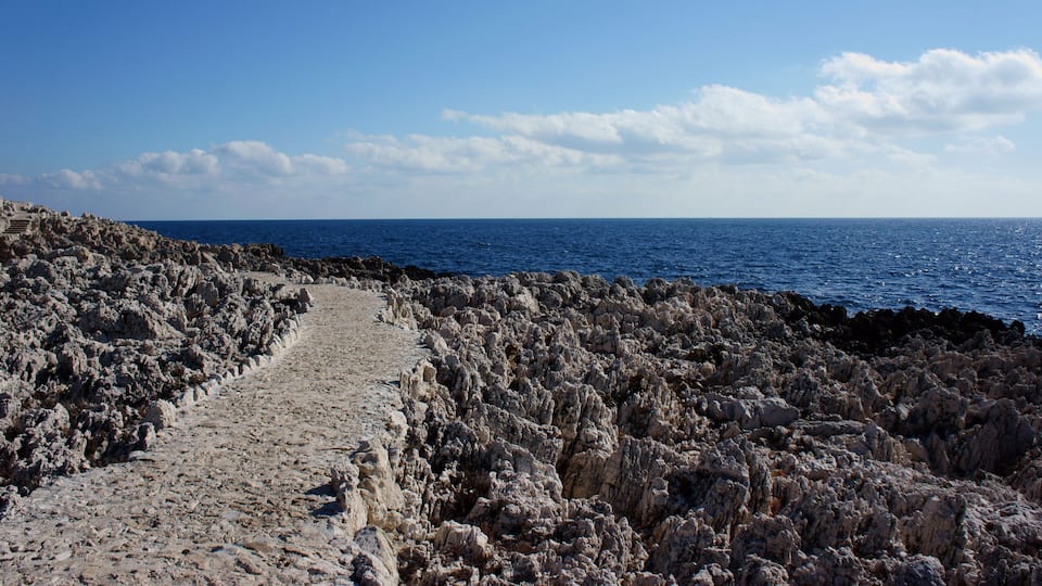 Winter sun, sea and space - walking around Cap Ferrat