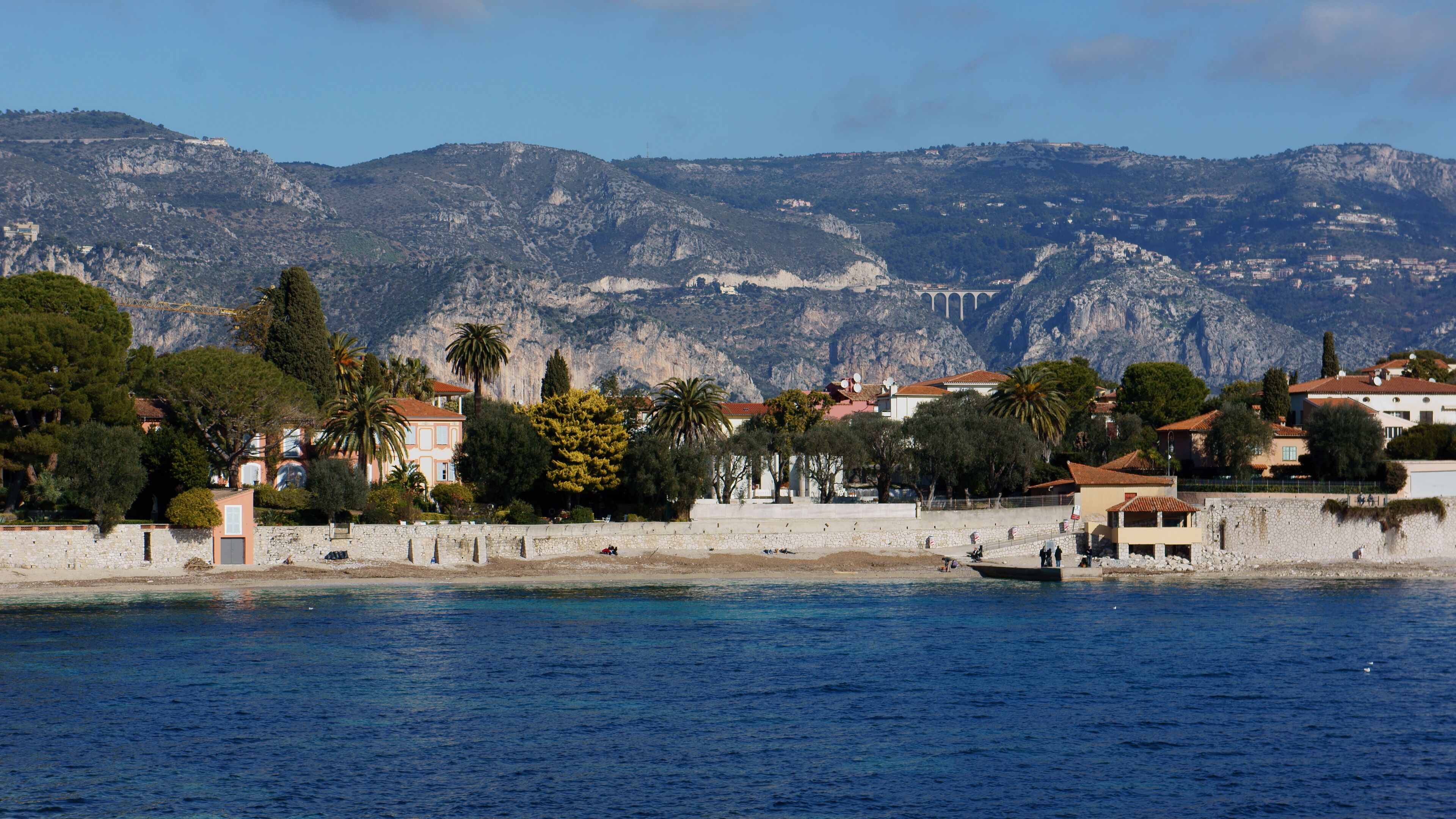 Across Anse des Fosses - picture-perfect Cap Ferrat