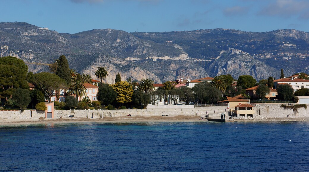 Across Anse des Fosses - picture-perfect Cap Ferrat