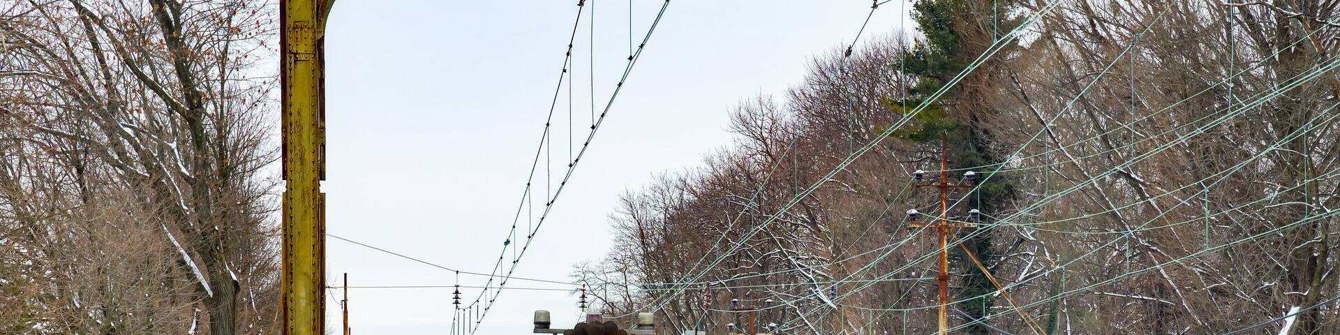 Amtrak Keystone train approaching Narberth statioon in the cold