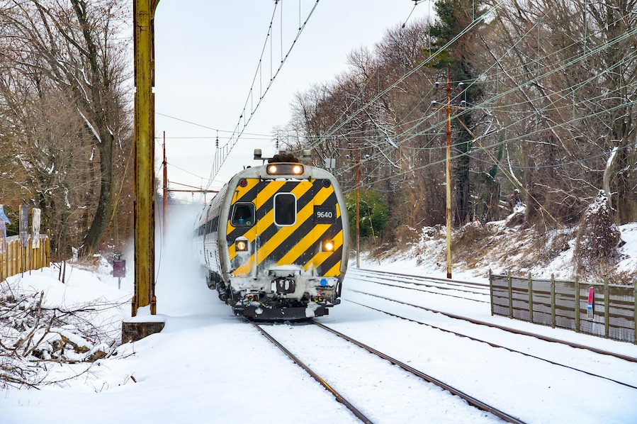 Amtrak Keystone train approaching Narberth statioon in the cold