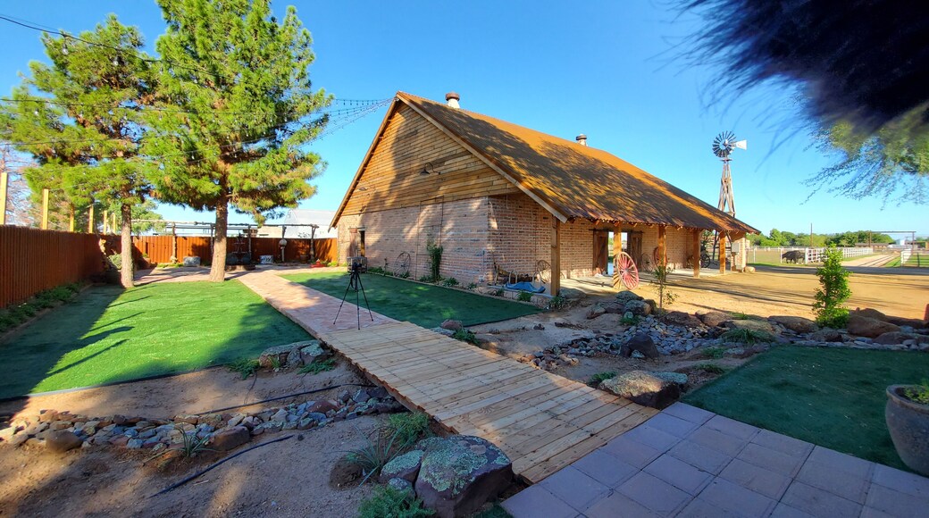 The Knotty Barn at Rocking R Farms - Short term event rental - weddings, family reunions, corporate events, etc.