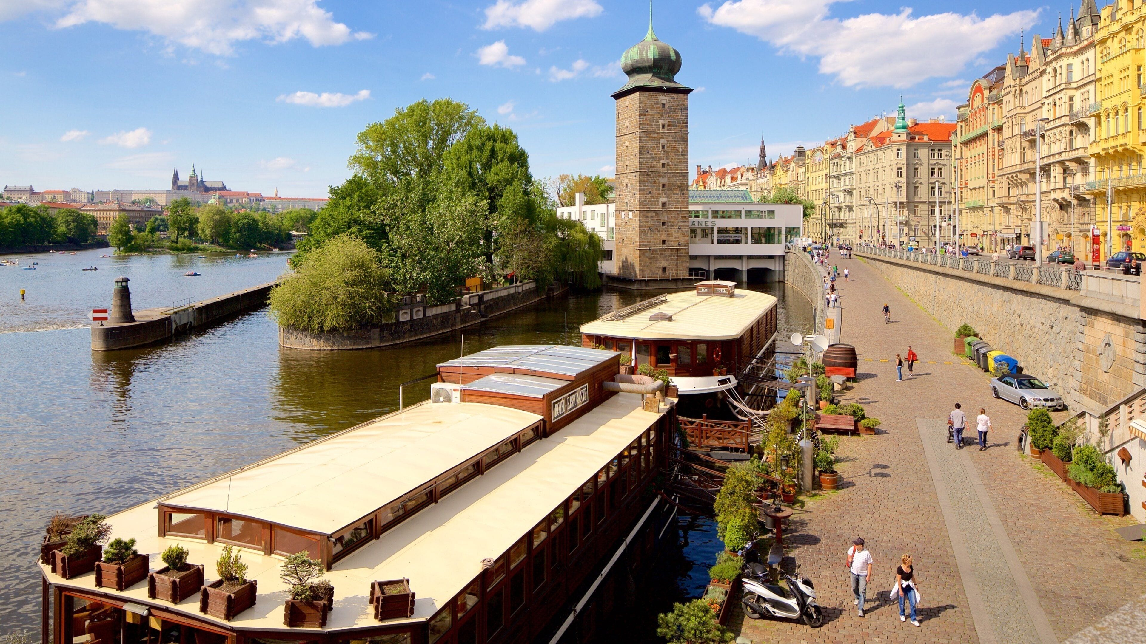 Nove Mesto showing a bay or harbor