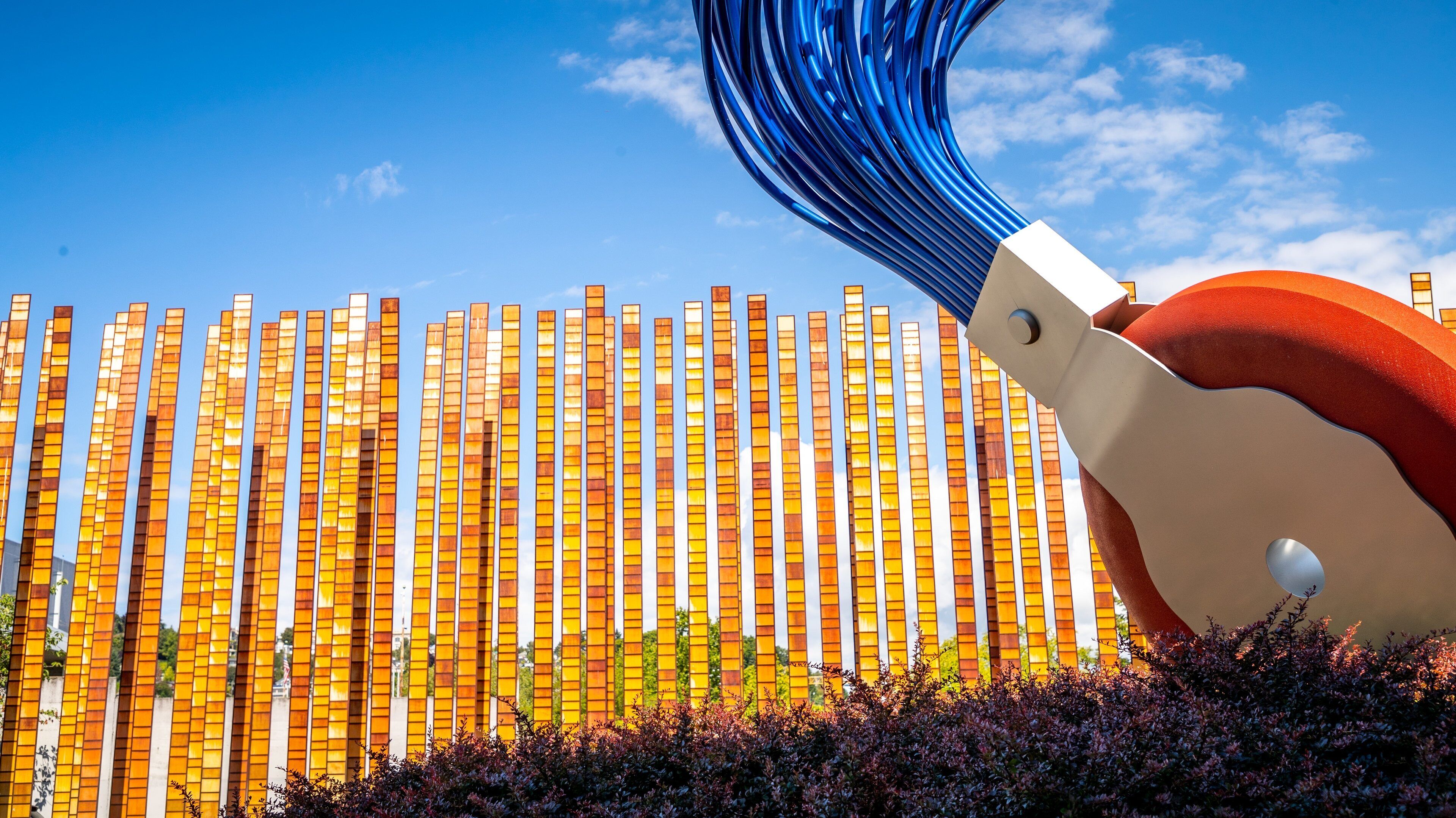 Queen Anne showing outdoor art