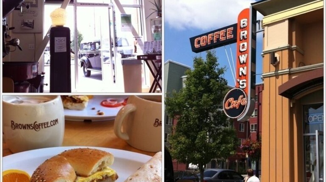 Local cafe in Shoreline, with amazing coffee, and great breakfast and lunch items. I'd recommend the super duper breakfast bagel. It's a simple dish by the owner, made with hash browns, eggs, bacon, and in-house hollandaise sauce. And the Crema King drip is a must try. ^^