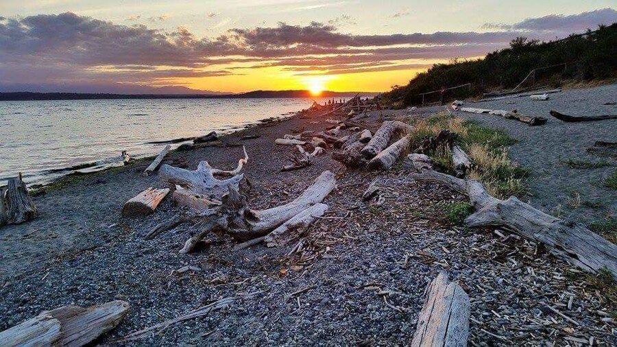 It's nearly 10:00pm on summer soltice. The last big of sun on the longest day of the year.