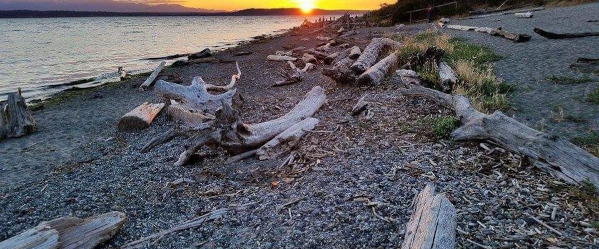 It's nearly 10:00pm on summer soltice. The last big of sun on the longest day of the year.