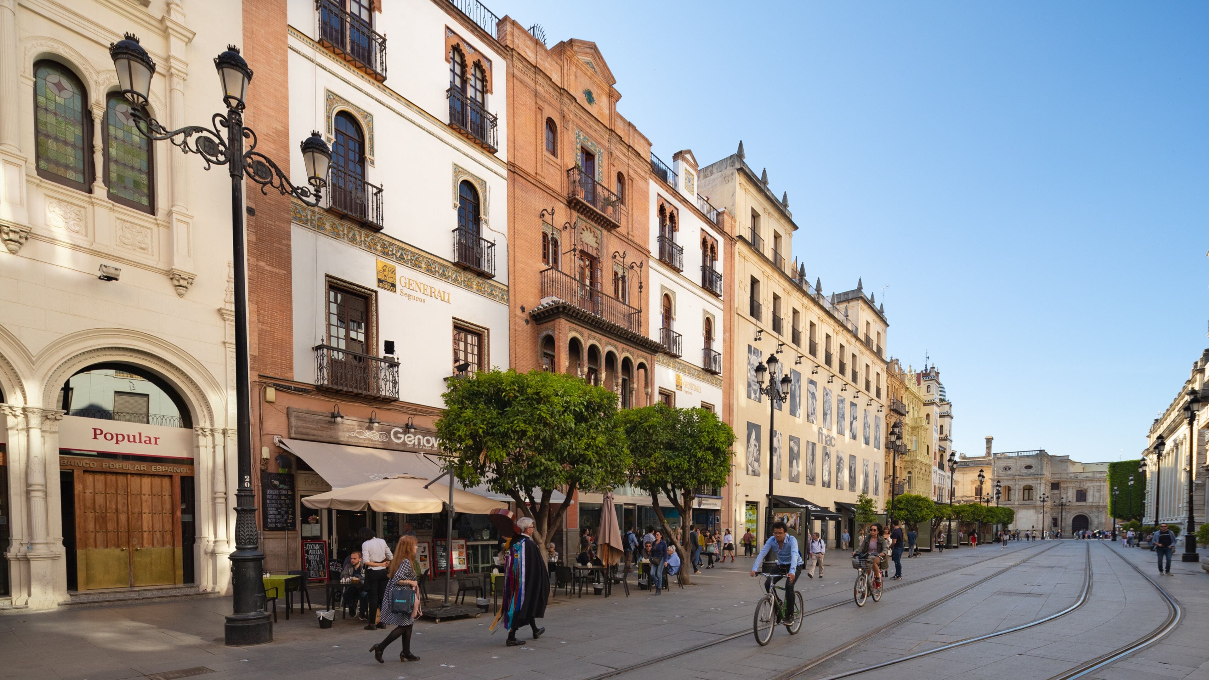 El Arenal which includes a city