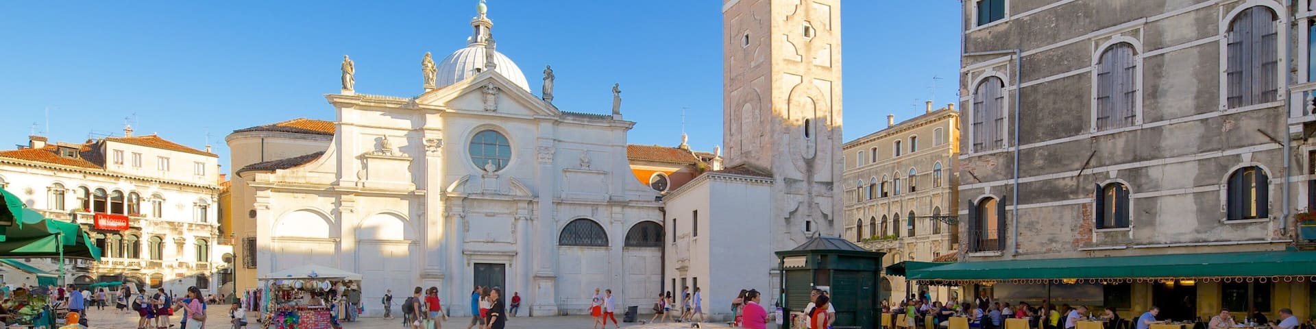 Castello which includes heritage architecture and a square or plaza