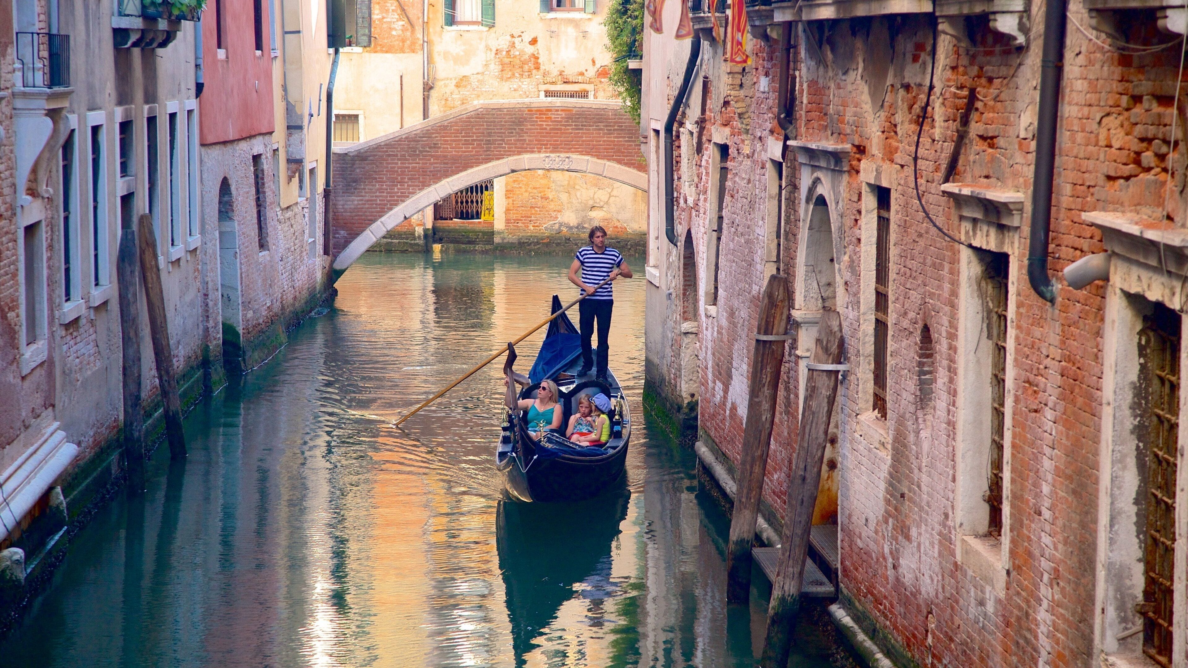 Castello which includes kayaking or canoeing and heritage architecture