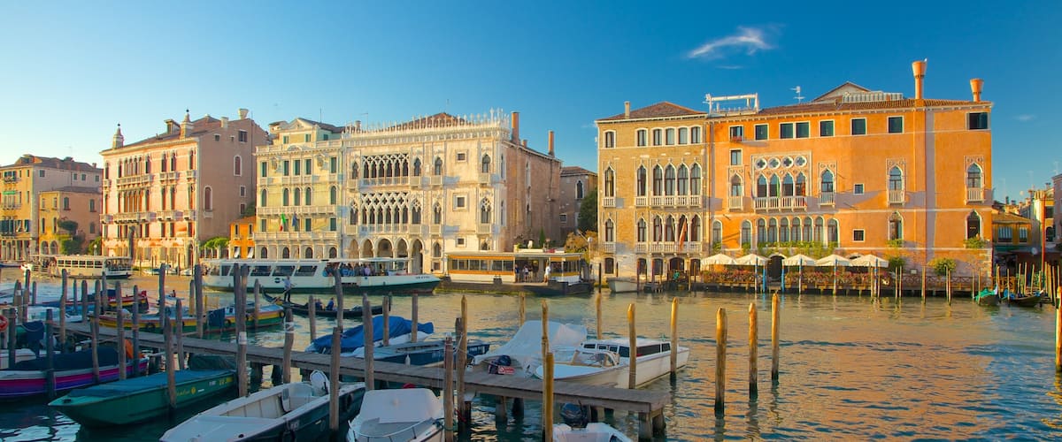 San Polo showing a bay or harbour and heritage architecture