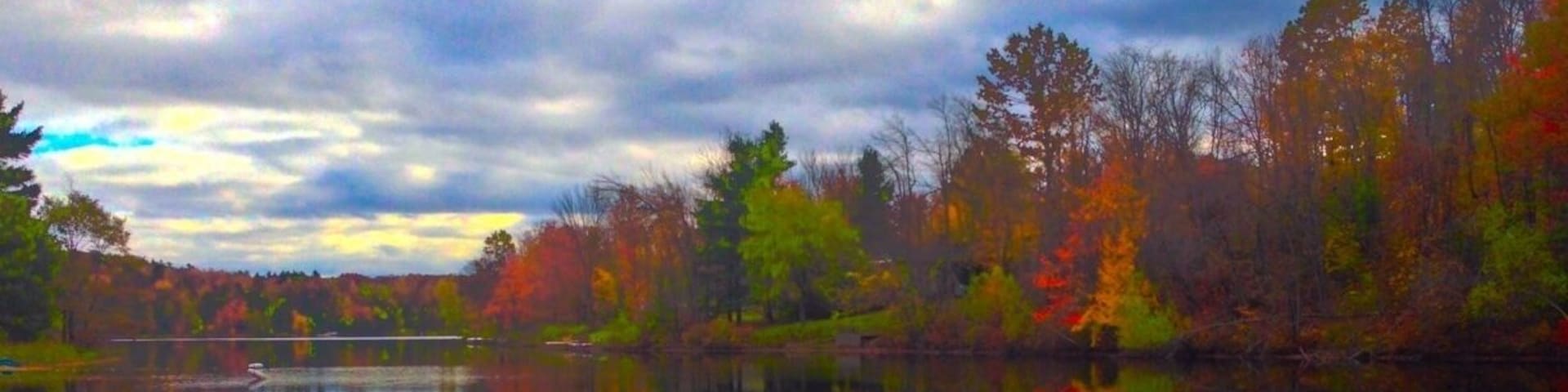 Private Little Robinhood Lake in the Berkshires , took 2 great pictures here. It was perfectly serene, later in the day and a peaceful quiet you don't often experience in this day and age.