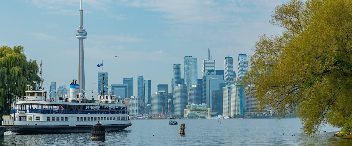 Toronto Islands showing a bay or harbor, a city and a ferry