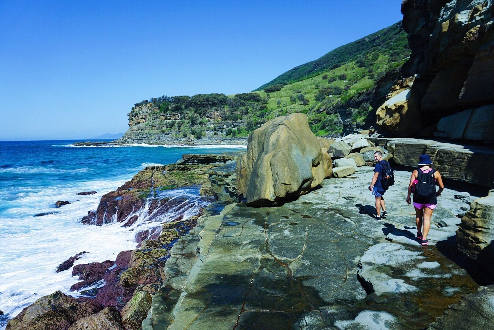 En route Figure Eight Pool, Royal National Park. Park at Garrawarra Farm Carpark to access the beginning of the hike. Follow signs to Burning Palms Beach and through to Figure 8 rock pools. Come at low tide or this rock wall will be covered ! #hiking #australia #nature 
