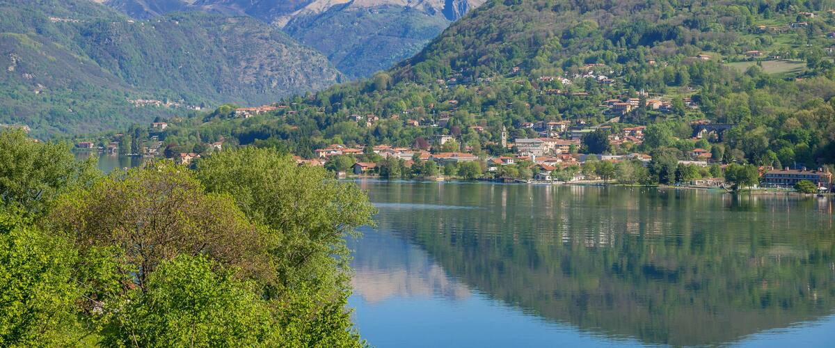 A mountain range with a lake and a town in the foreground.