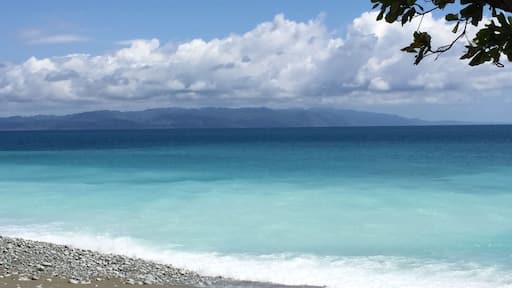 If you ever go to Costa Rica, you have to stop by Cabo Matapalo, close to Corcovado. You won't see that many tourists there. And on top of the beautiful spot, if you're lucky you'll encounter colourful frogs, toucans, howler monkeys and spider monkeys... as we did :)
#BestOf5