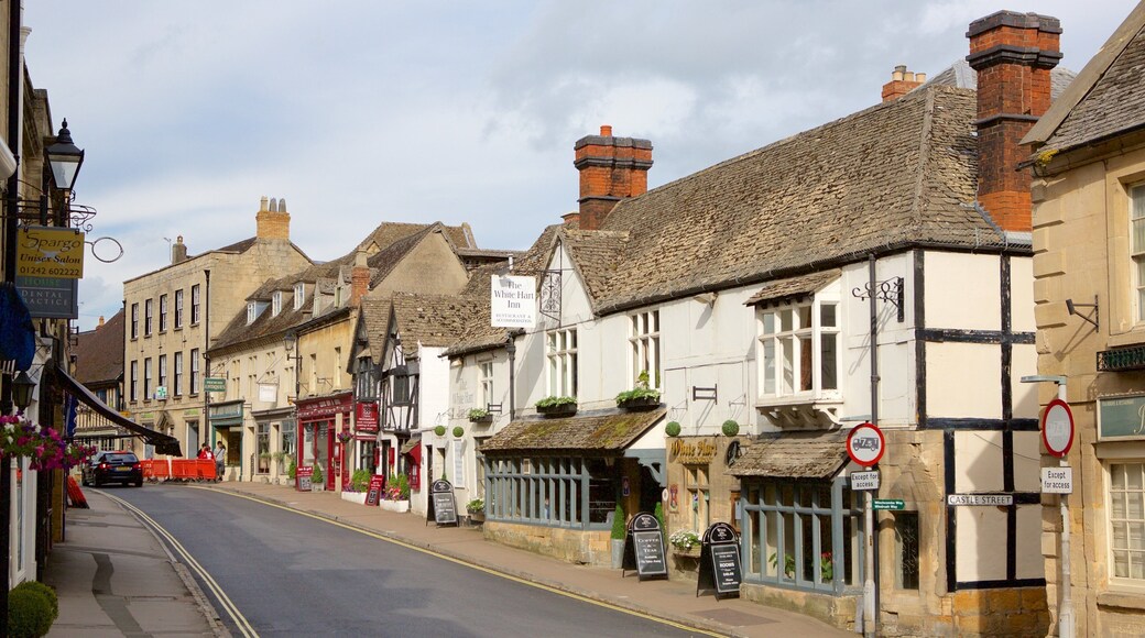 Winchcombe ofreciendo escenas cotidianas, un pueblo y elementos patrimoniales