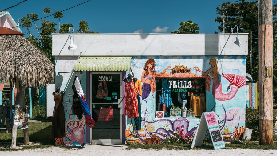 Matlacha featuring a small town or village and outdoor art