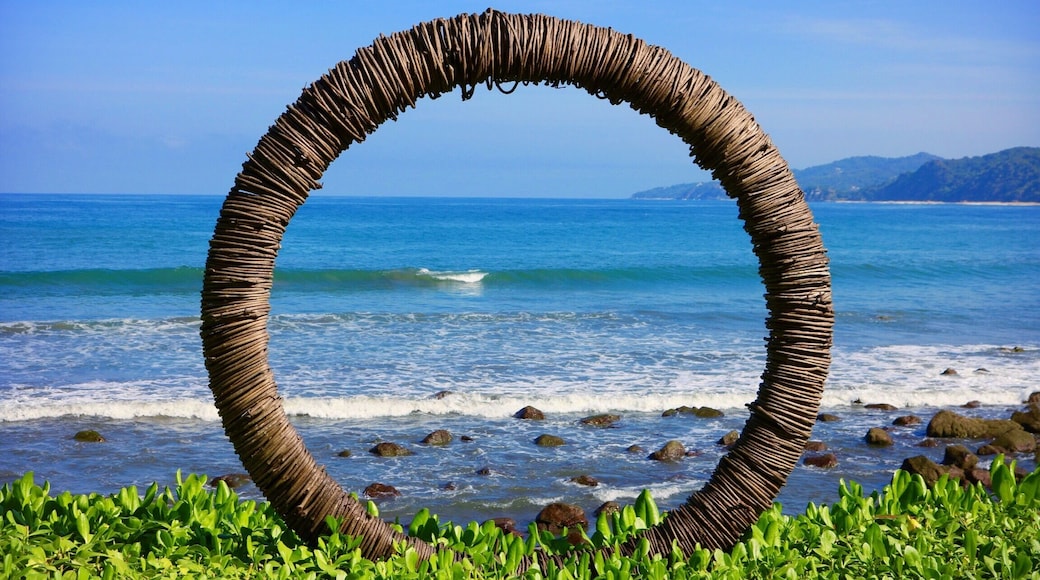 The meaning of the circle as a symbol is universal. It is seen as a divine sign, sacred to several cultures. It symbolizes the ongoing energy found in #nature. It symbolizes the way the universe includes everything.
#energy #seeknature #mexico #aquatrove #blue #universal #travelmore #bvsblue